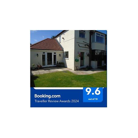 Tea In Liverpool - Private - Quiet - Ground Floor - En-Suite - Walk-In-Shower Bagian luar foto