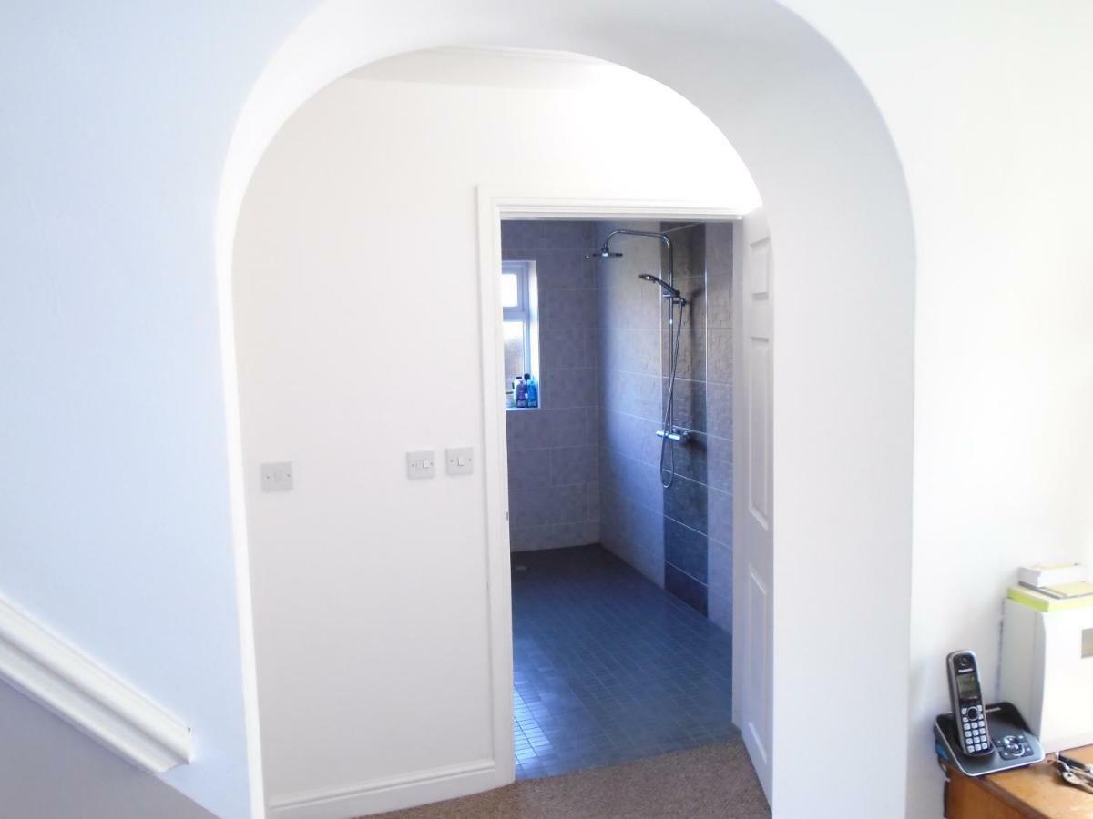 Tea In Liverpool - Private - Quiet - Ground Floor - En-Suite - Walk-In-Shower Bagian luar foto