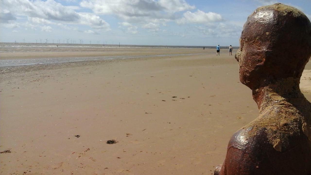 Tea In Liverpool - Private - Quiet - Ground Floor - En-Suite - Walk-In-Shower Bagian luar foto
