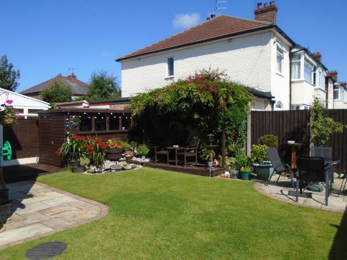 Tea In Liverpool - Private - Quiet - Ground Floor - En-Suite - Walk-In-Shower Bagian luar foto