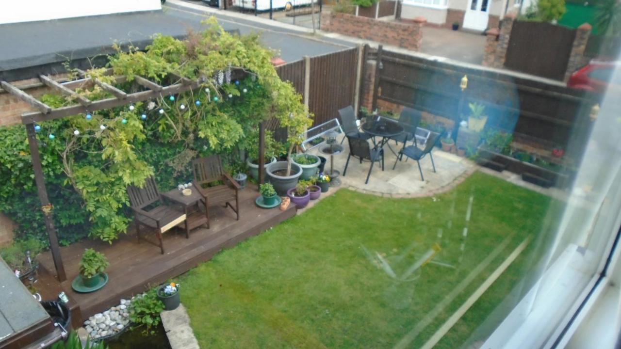 Tea In Liverpool - Private - Quiet - Ground Floor - En-Suite - Walk-In-Shower Bagian luar foto