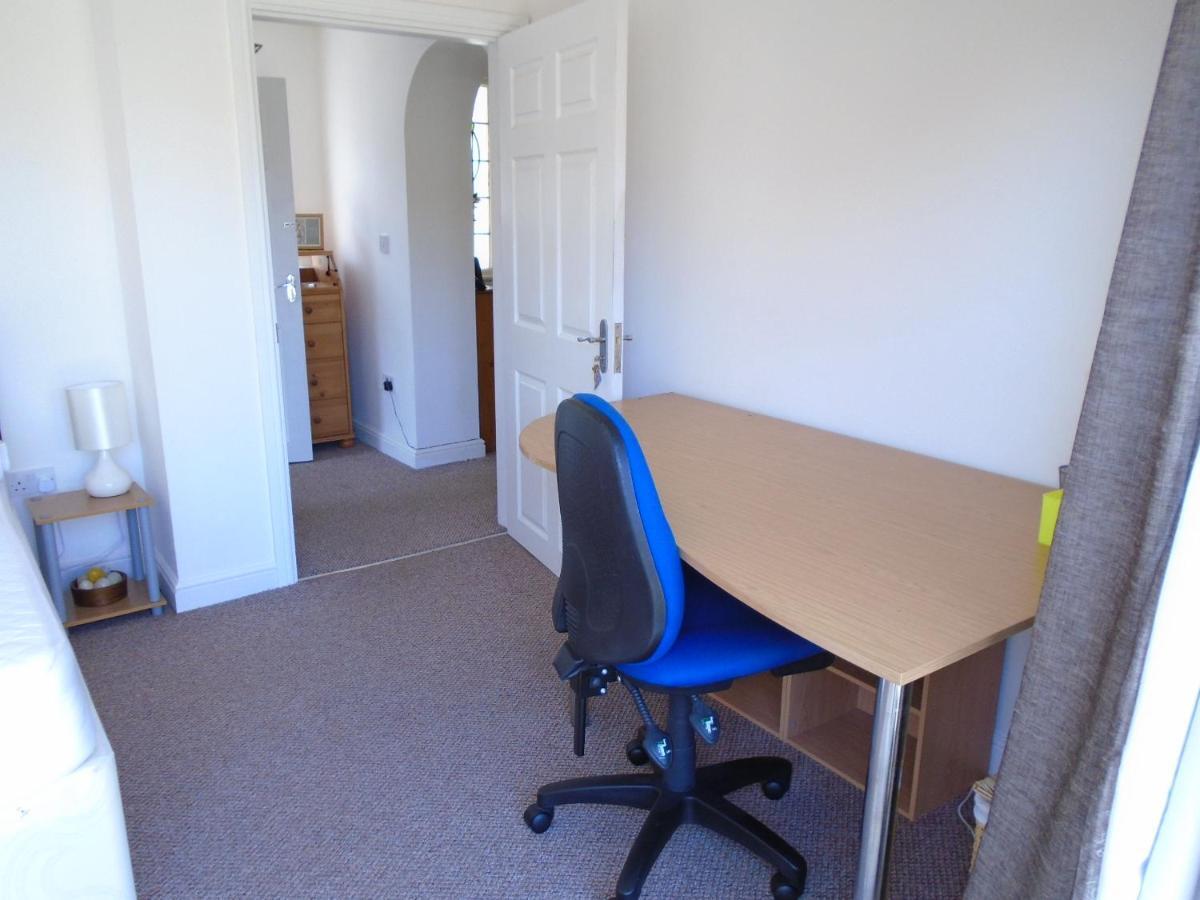Tea In Liverpool - Private - Quiet - Ground Floor - En-Suite - Walk-In-Shower Bagian luar foto