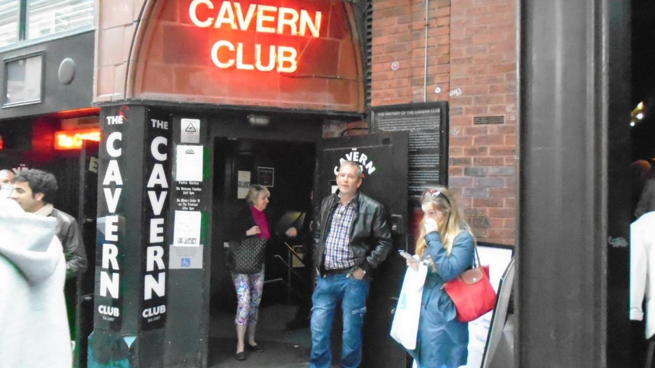 Tea In Liverpool - Private - Quiet - Ground Floor - En-Suite - Walk-In-Shower Bagian luar foto